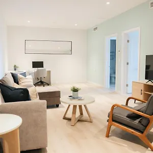 Hotel Governors Village - 1,2,3 & 4 Bedroom On Seven Mile Corridor 